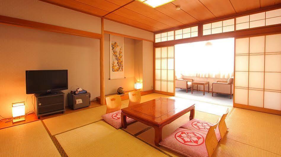 Kasugai View Hotel Fuefuki Exterior photo